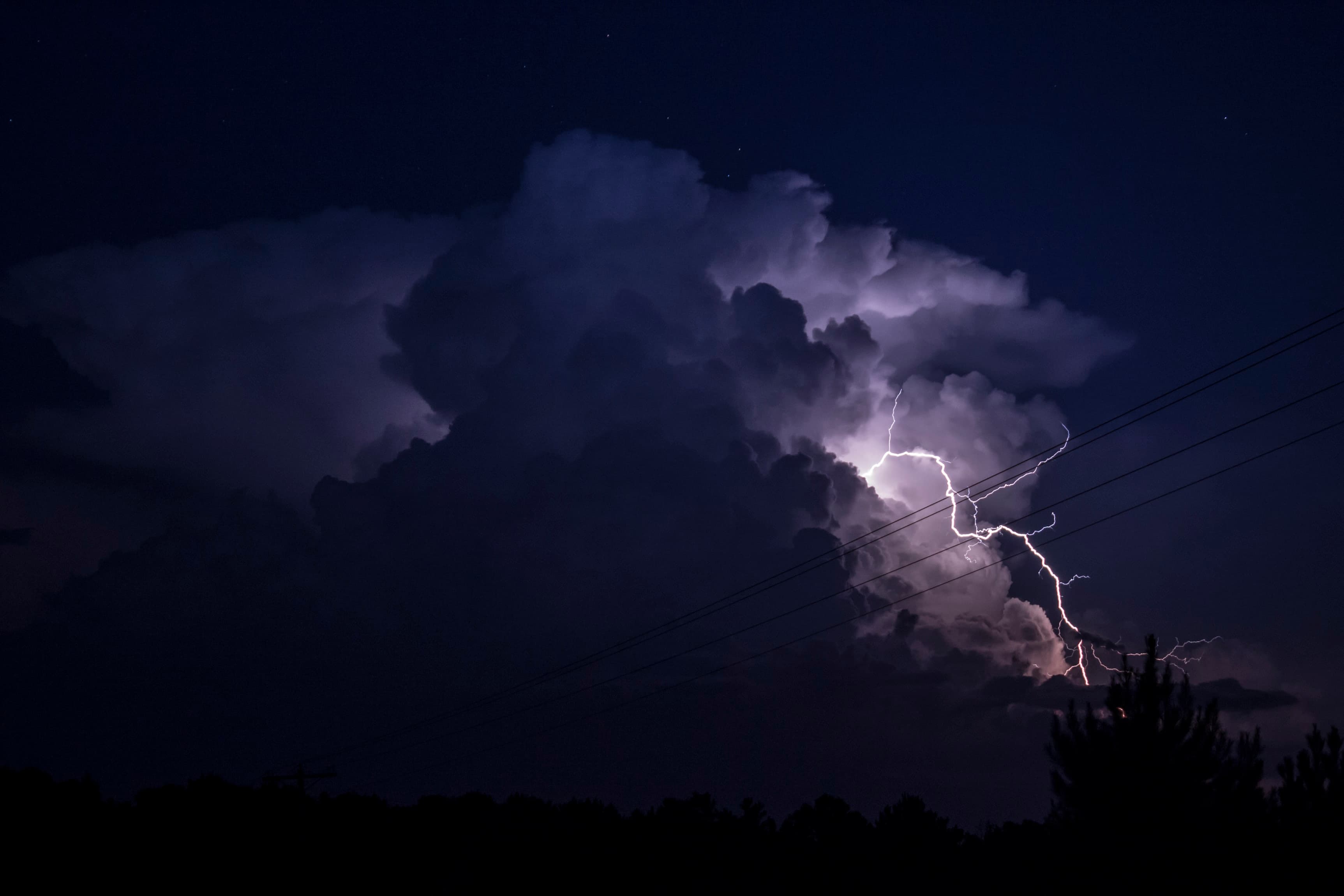 picture of a dark sky and lightning